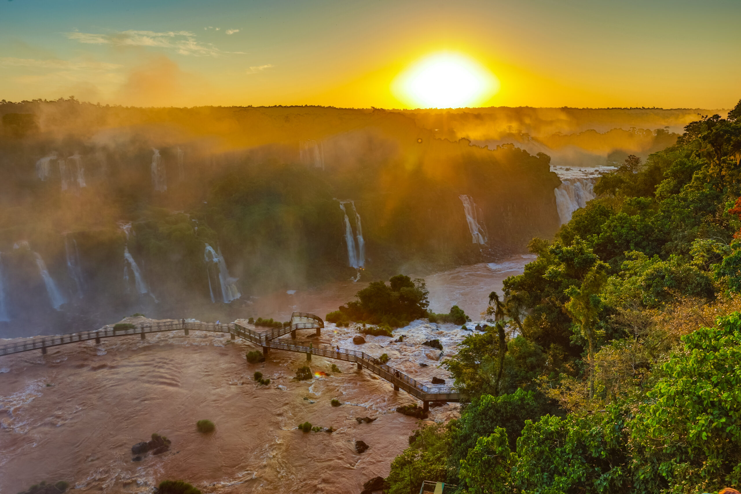 Pôr do Sol nas Cataratas
