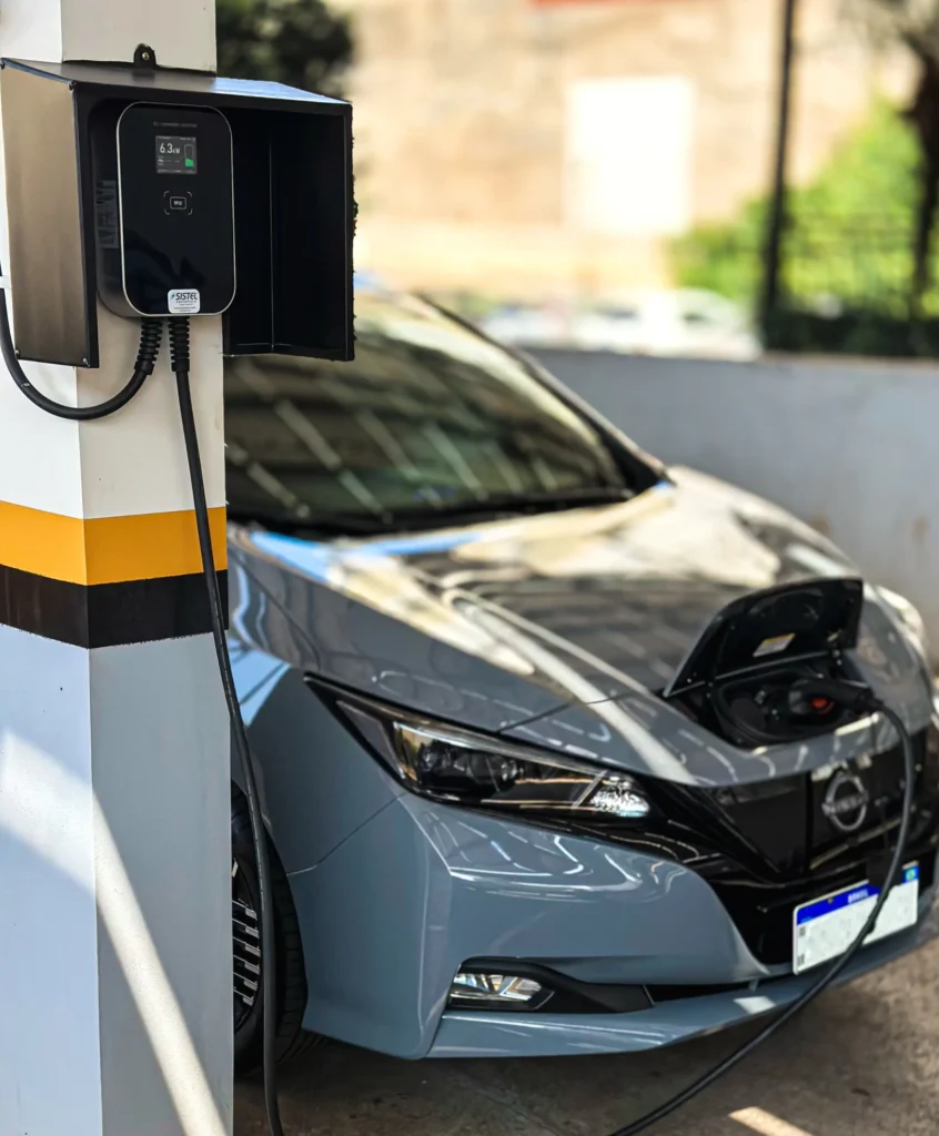 A energia que movimenta o Nadai é limpa: utilizamos placas fotovoltaicas e pallets de madeira para o aquecimento da água.